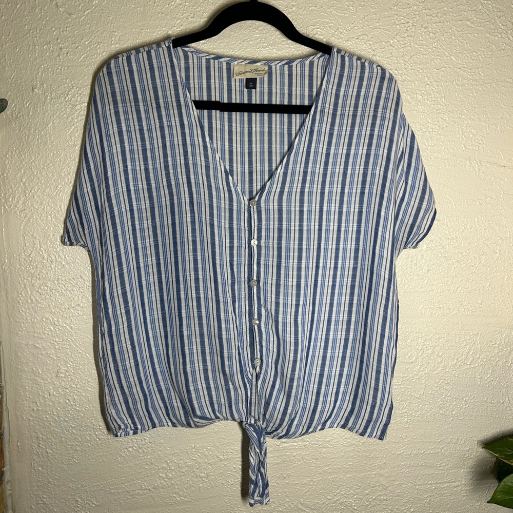 Universal Thread Blue & White Striped Button-Front Tie Hem Top